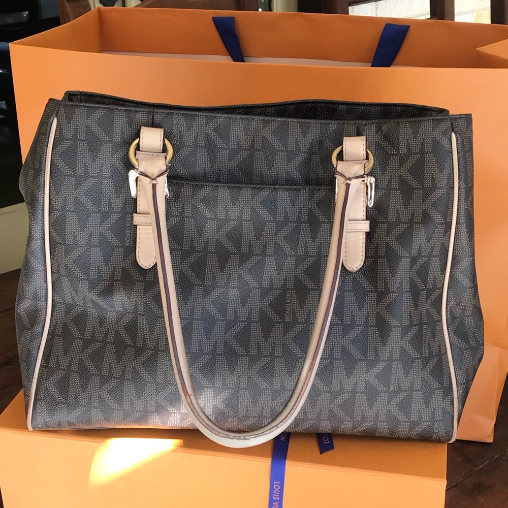 Michael Kors Hand Bag